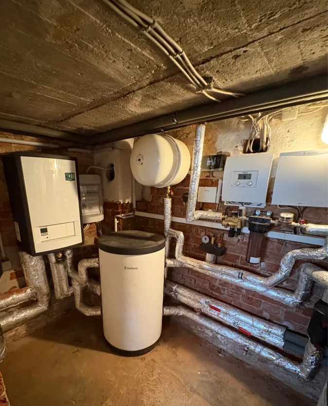 Technische Inneninstallation der Wärmepumpenanlage in Barsinghausen