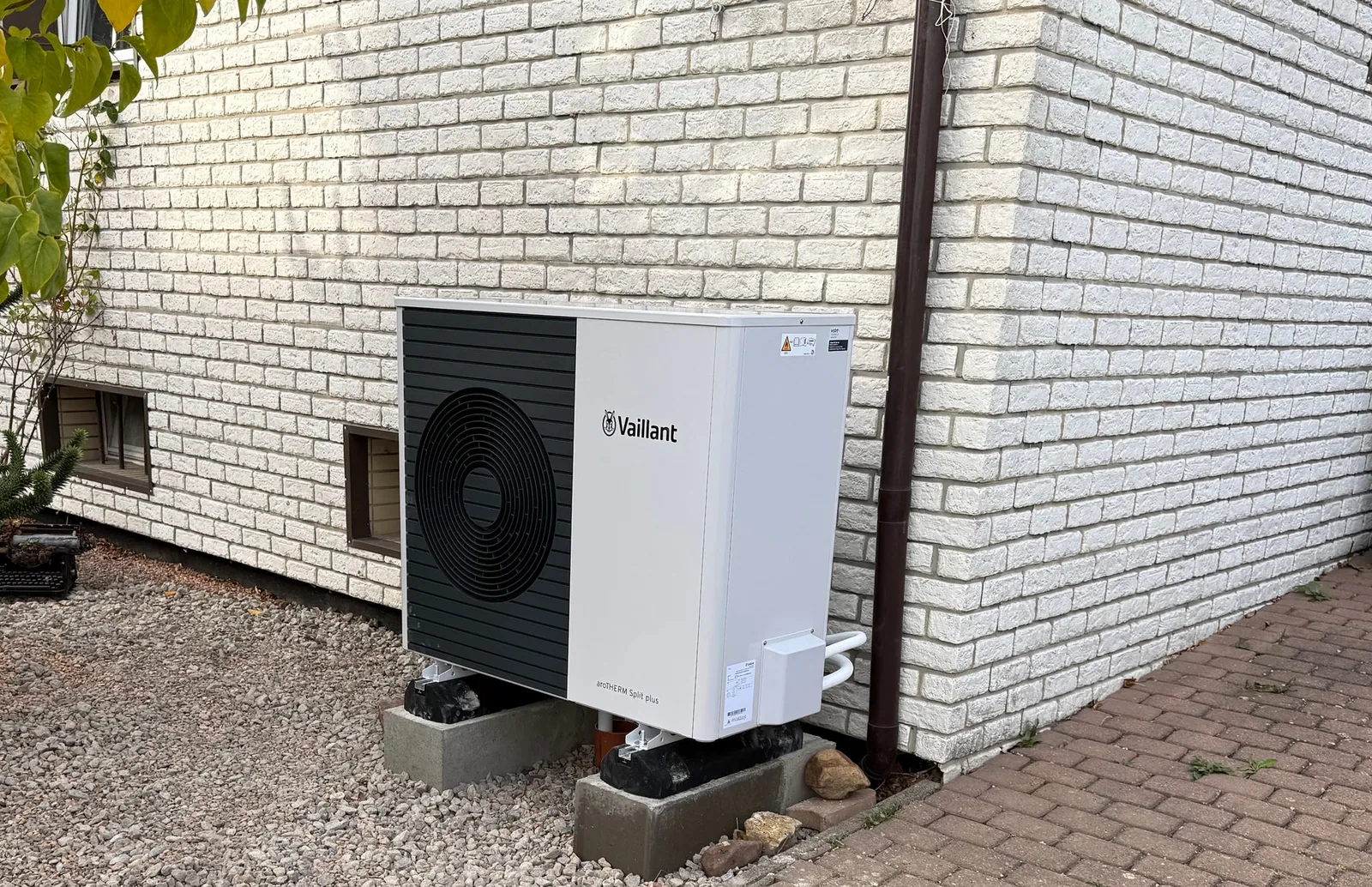 Installierte Vaillant aroTHERM Split plus an einem Wohnhaus in Hameln
