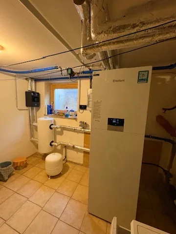 Innenkomponenten der Wärmepumpenanlage in Heeßen